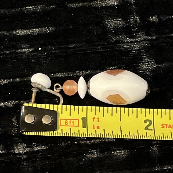 Vintage Cased Milk Glass Gold Accent Dangle Drop Screw Back Earrings Japan - Picture 7 of 7